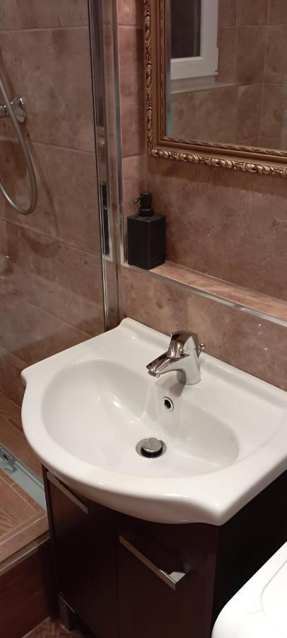 City Center Apartment In Middle Of Братислава Экстерьер фото